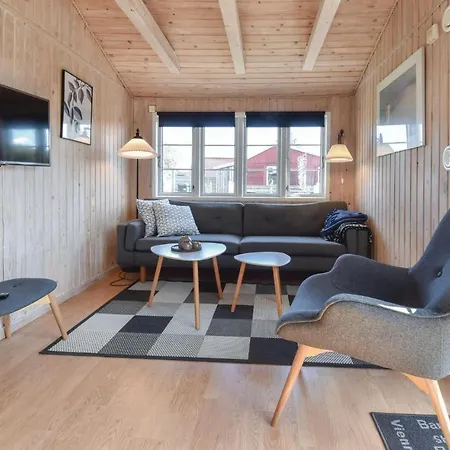Dom wakacyjny Three-bedroom Holiday In *